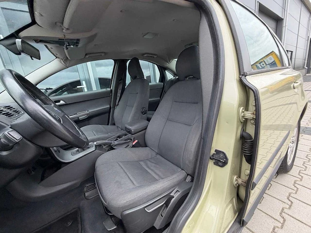 Volvo - s40 - 1.8 kinetic - personenauto - 2004 - afbeelding 21 van  26