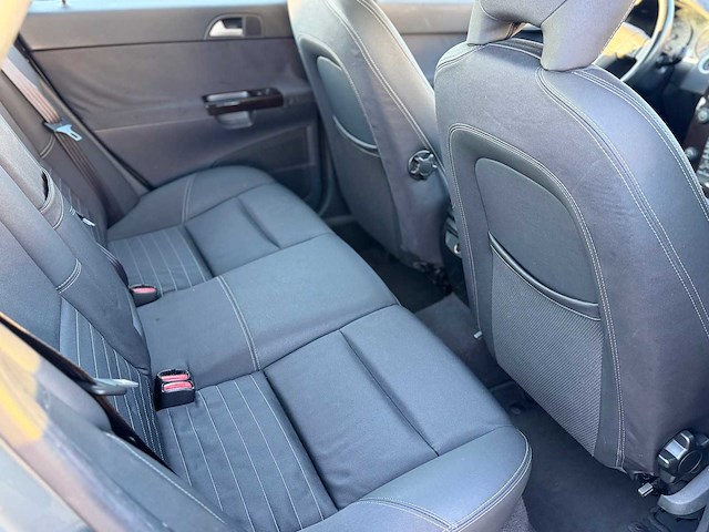 Volvo - s40 - 2.4 summum 91-rt-nb - personenauto - 2005 - afbeelding 3 van  17