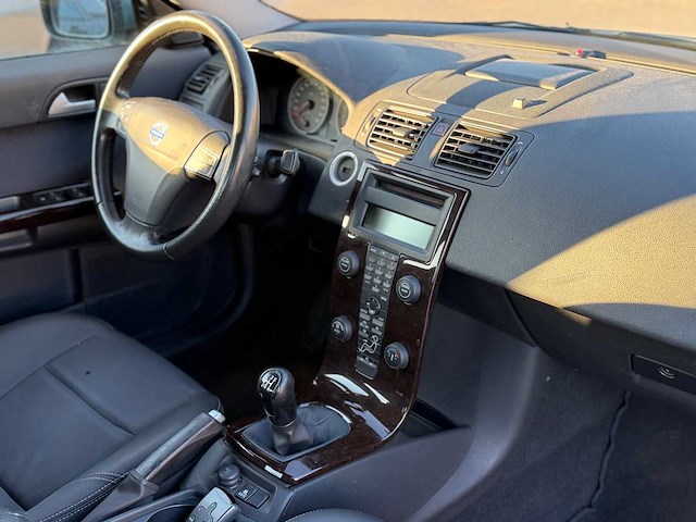 Volvo - s40 - 2.4 summum 91-rt-nb - personenauto - 2005 - afbeelding 3 van  8