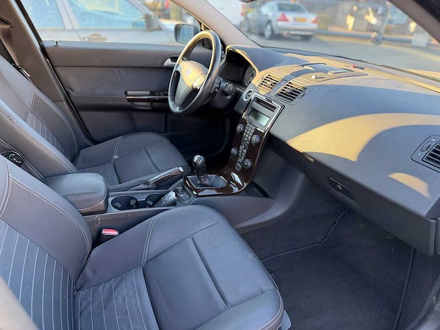 Volvo - s40 - 2.4 summum 91-rt-nb - personenauto - 2005 - afbeelding 5 van  8