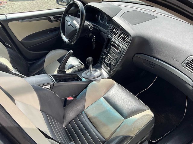 Volvo - s60 - 2.4 d5 drivers ed. - personenauto - 2008 - afbeelding 2 van  19