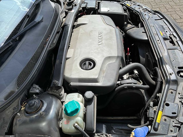 Volvo - s60 - 2.4 d5 drivers ed. - personenauto - 2008 - afbeelding 9 van  19