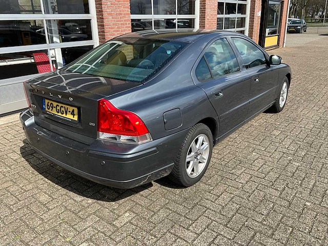 Volvo - s60 - 2.4 d5 drivers ed. - personenauto - 2008 - afbeelding 18 van  19
