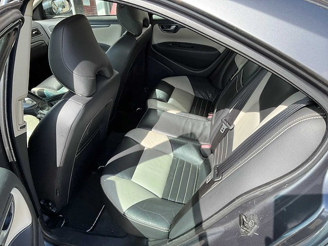 Volvo - s60 - 2.4 d5 drivers ed. - personenauto - 2008 - afbeelding 3 van  29