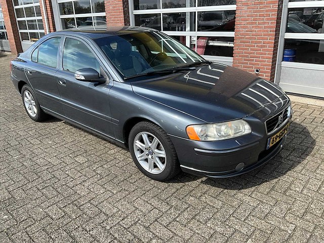 Volvo - s60 - 2.4 d5 drivers ed. - personenauto - 2008 - afbeelding 11 van  29