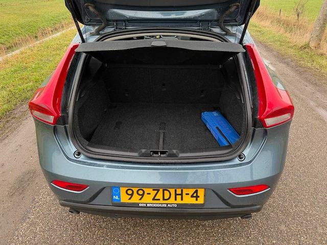 Volvo - v40 - 1.6 t3 kinetic 99-zdh-4 2012 iaw - afbeelding 2 van  16