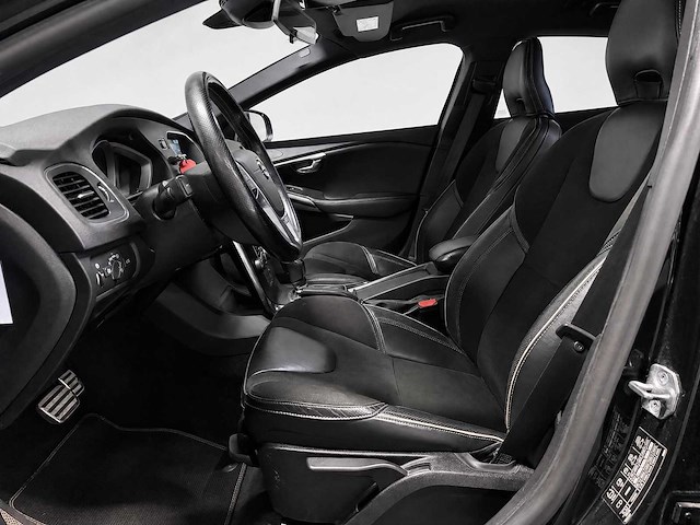 Volvo - v40 - 2.0 d2 kinetic - tv-161-d- 2016 iaw - afbeelding 3 van  17