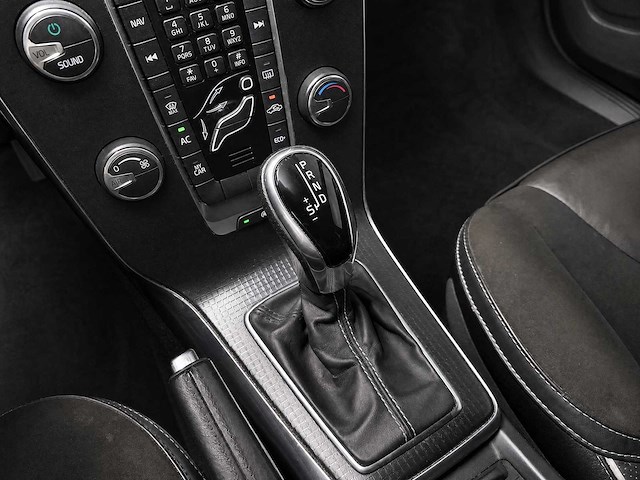 Volvo - v40 - 2.0 d2 kinetic - tv-161-d- 2016 iaw - afbeelding 4 van  17