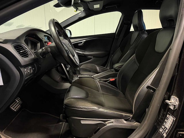Volvo - v40 - 2.0 d2 kinetic tv-161-d- 2016 iaw - afbeelding 2 van  22