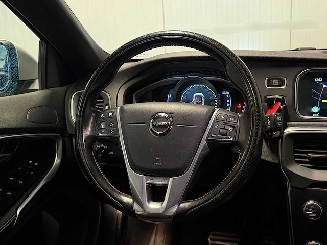 Volvo - v40 - 2.0 d2 kinetic tv-161-d- 2016 iaw - afbeelding 15 van  22