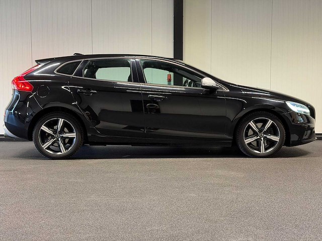 Volvo - v40 - 2.0 d2 kinetic tv-161-d- 2016 iaw - afbeelding 9 van  20