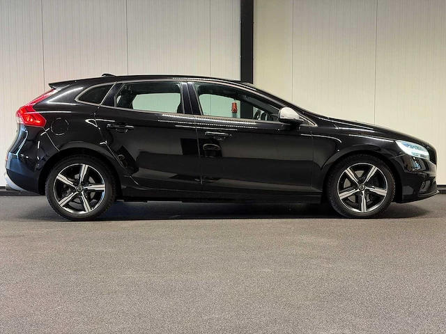 Volvo - v40 - 2.0 d2 kinetic tv-161-d- 2016 iaw - afbeelding 11 van  22