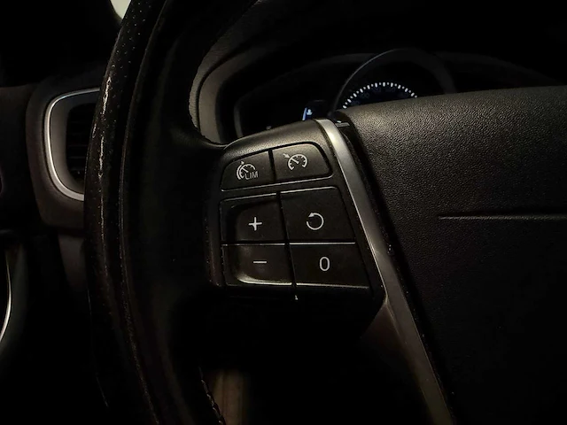 Volvo - v40 - 2.0 d2 kinetic tv-161-d- 2016 iaw - afbeelding 12 van  22