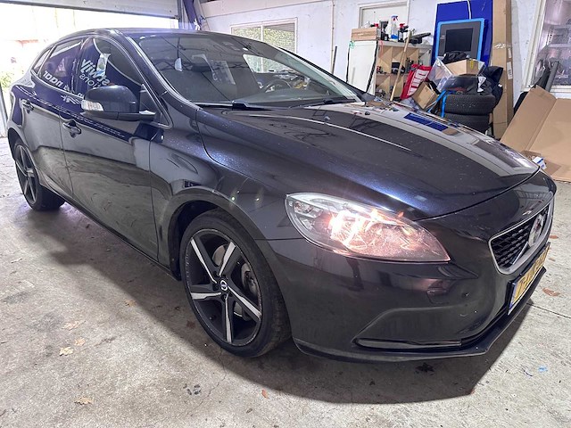 Volvo - v40 - 2.0 d4 momentum bns - 7-xxk-52 - afbeelding 2 van  2