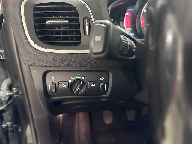 Volvo - v40 - 2.0 d4 momentum bns - 7-xxk-52 - afbeelding 3 van  13