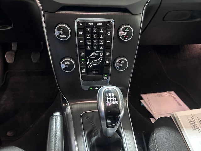 Volvo - v40 - 2.0 d4 momentum bns - 7-xxk-52 - afbeelding 4 van  13