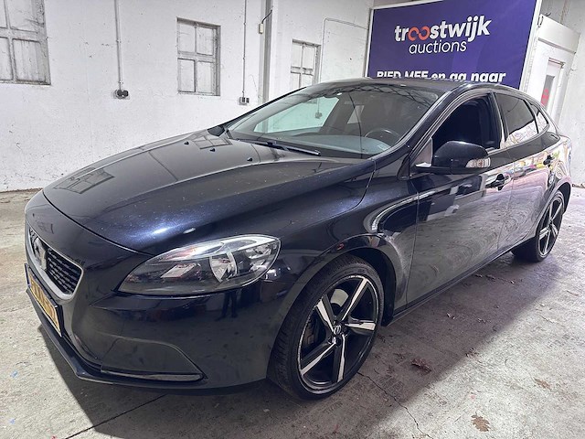 Volvo - v40 - 2.0 d4 momentum bns - 7-xxk-52 - afbeelding 1 van  13