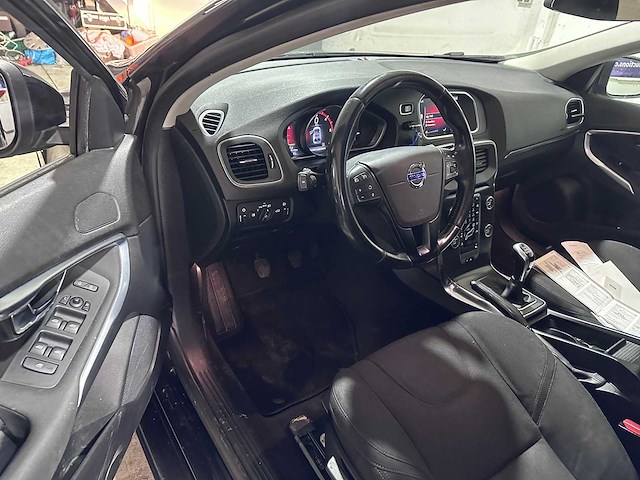Volvo - v40 - 2.0 d4 momentum bns - 7-xxk-52 - afbeelding 14 van  16