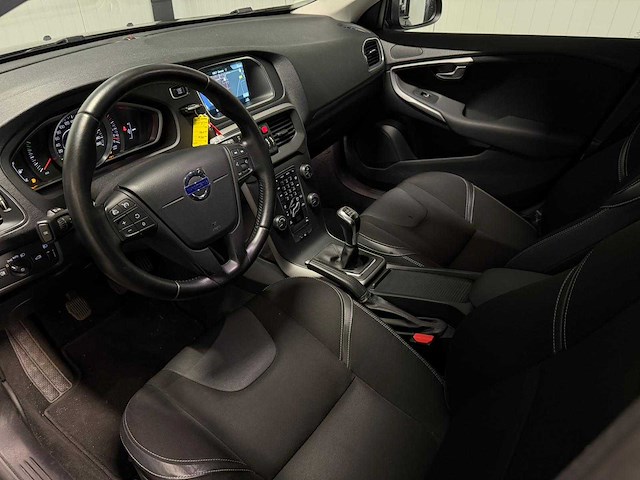 Volvo - v40 - 2.0 t2 momentum l-617-kf 2016 iaw - afbeelding 10 van  23