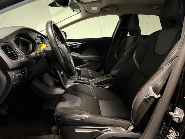 Volvo - v40 - 2.0 t2 momentum l-617-kf 2016 iaw - afbeelding 11 van  23