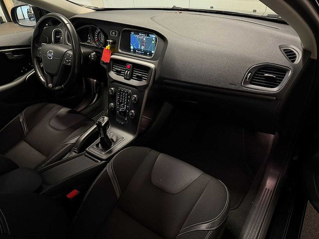 Volvo - v40 - 2.0 t2 momentum l-617-kf 2016 iaw - afbeelding 15 van  23