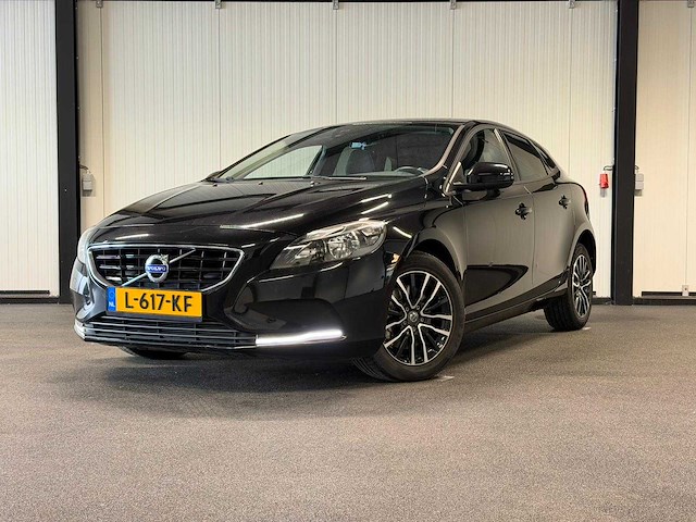 Volvo - v40 - 2.0 t2 momentum l-617-kf 2016 iaw - afbeelding 1 van  23