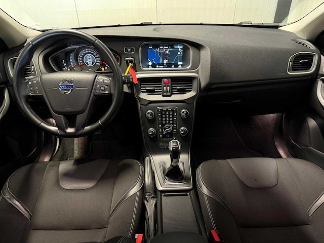 Volvo - v40 - 2.0 t2 momentum l-617-kf 2016 iaw - afbeelding 20 van  23