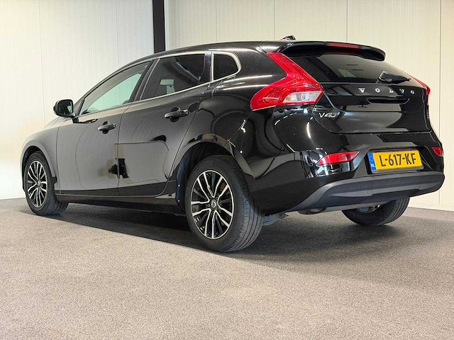 Volvo - v40 - 2.0 t2 momentum l-617-kf 2016 iaw - afbeelding 2 van  23