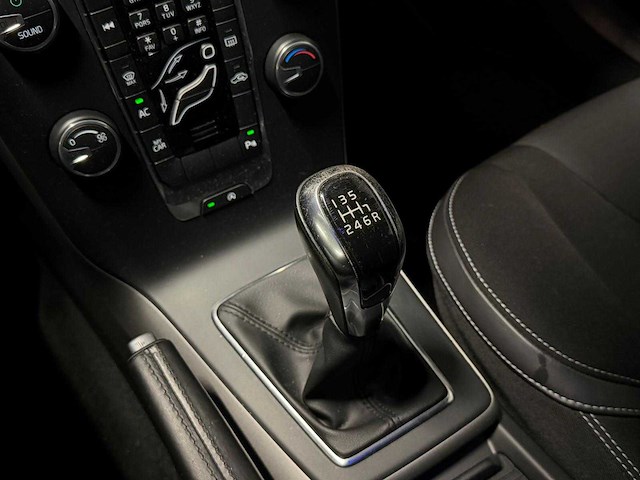 Volvo - v40 - 2.0 t2 momentum l-617-kf 2016 iaw - afbeelding 6 van  23