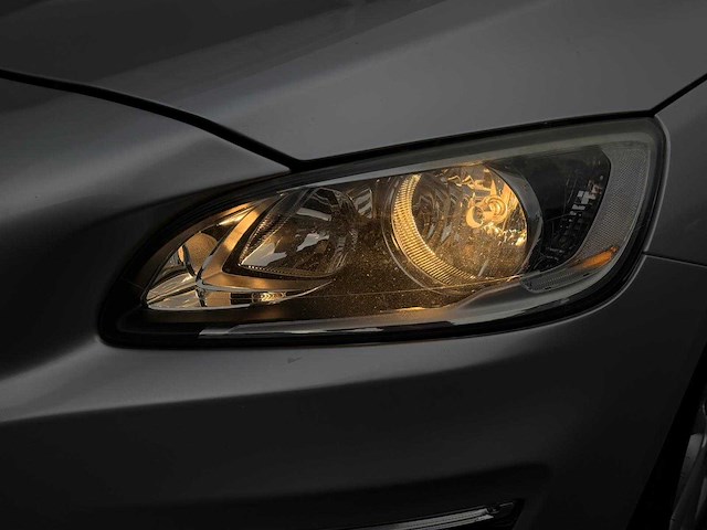 Volvo - v60 - 1.6 d2 r-design - xd-784-n- 2013 iaw - afbeelding 2 van  17
