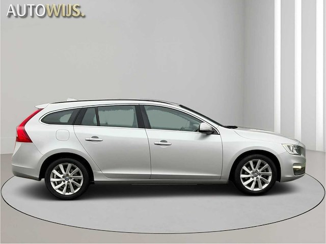 Volvo - v60 - 1.6 d2 r-design - xd-784-n- 2013 iaw - afbeelding 5 van  17