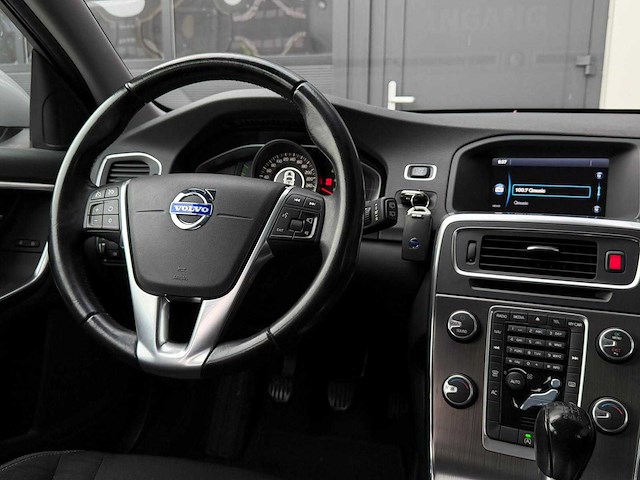 Volvo - v60 - 1.6 d2 r-design - xd-784-n- 2013 iaw - afbeelding 12 van  17