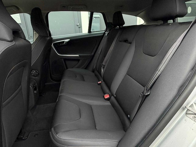 Volvo - v60 - 1.6 d2 r-design - xd-784-n- 2013 iaw - afbeelding 13 van  17
