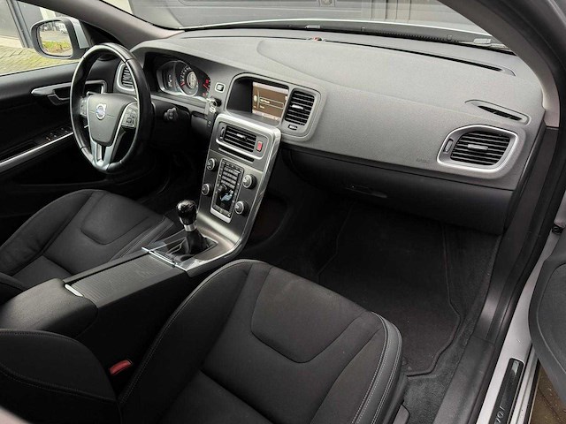 Volvo - v60 - 1.6 d2 r-design - xd-784-n- 2013 iaw - afbeelding 17 van  17