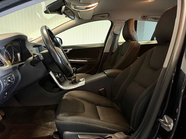 Volvo - v60 - 1.6 t3 momentum 2014 pd-110-t iaw - afbeelding 3 van  24