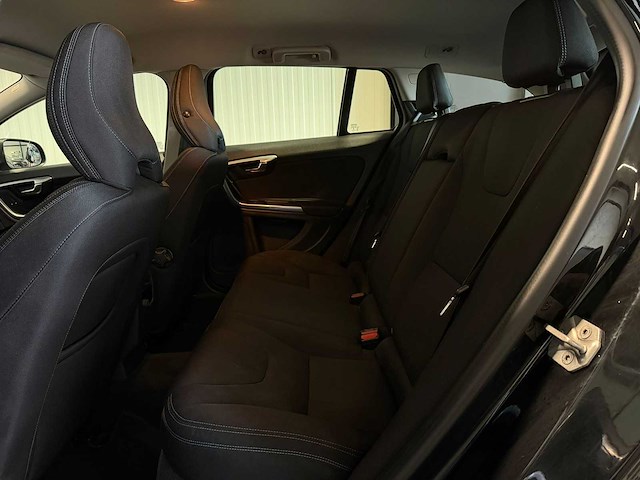 Volvo - v60 - 1.6 t3 momentum 2014 pd-110-t iaw - afbeelding 4 van  24