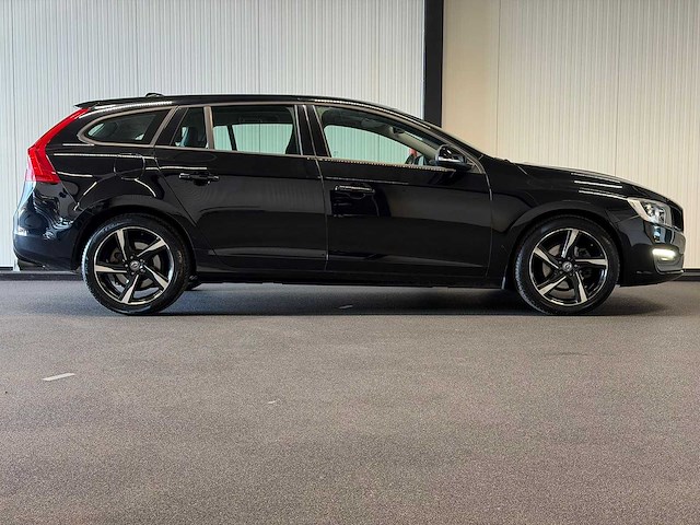 Volvo - v60 - 1.6 t3 momentum 2014 pd-110-t iaw - afbeelding 14 van  24