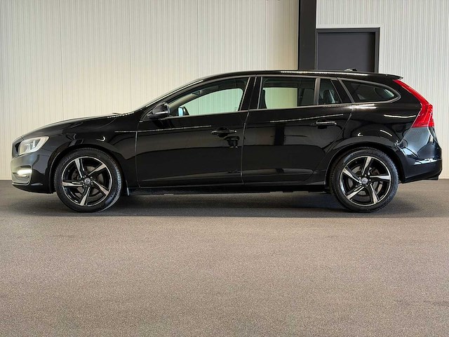 Volvo - v60 - 1.6 t3 momentum 2014 pd-110-t iaw - afbeelding 18 van  24