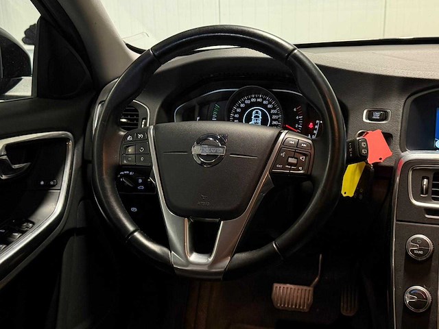 Volvo - v60 - 2.0 d3 - car - 2014|sh-661-p|iaw - afbeelding 7 van  24