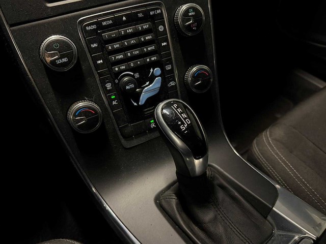 Volvo - v60 - 2.0 d3 - car - 2014|sh-661-p|iaw - afbeelding 22 van  24