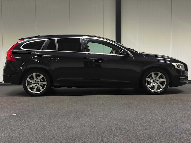 Volvo - v60 - 2.0 d3 - car - 2015|zf-469-f|iaw - afbeelding 5 van  28