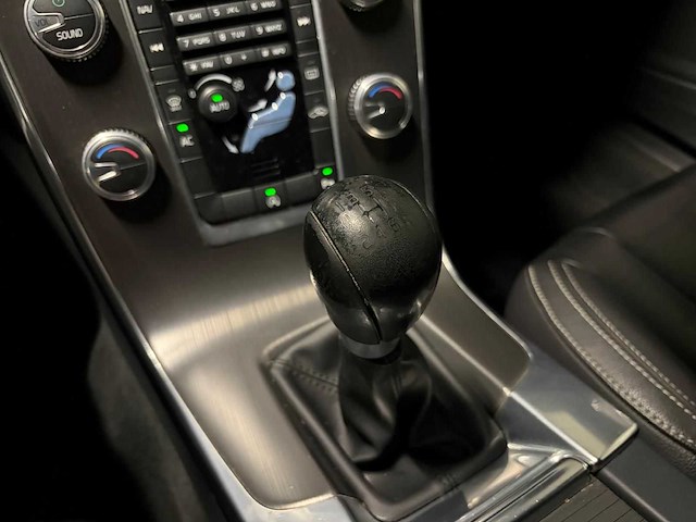 Volvo - v60 - 2.0 d3 - car - 2015|zf-469-f|iaw - afbeelding 10 van  28