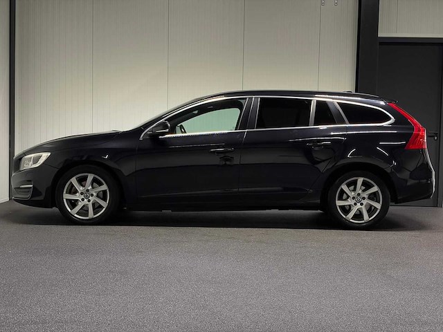 Volvo - v60 - 2.0 d3 - car - 2015|zf-469-f|iaw - afbeelding 15 van  28