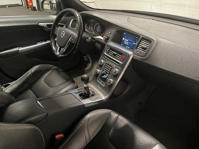 Volvo - v60 - 2.0 d3 - car - 2015|zf-469-f|iaw - afbeelding 25 van  28