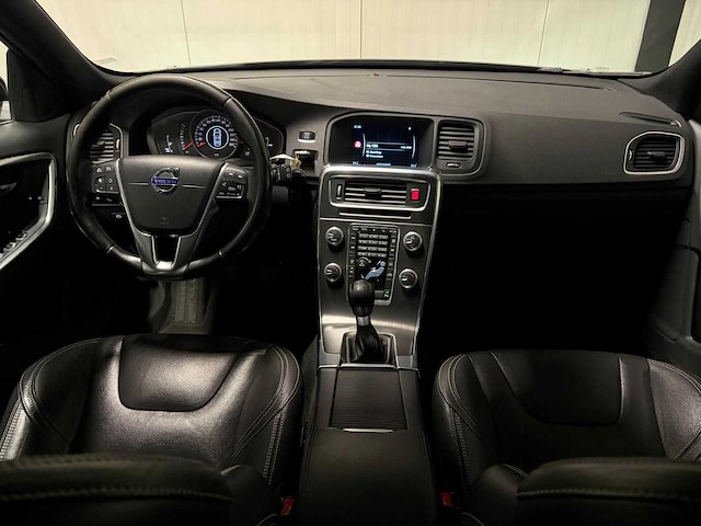 Volvo - v60 - 2.0 d3 - car - 2015|zf-469-f|iaw - afbeelding 27 van  28