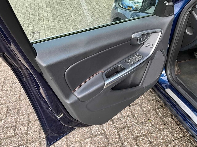 Volvo - v60 - 2.0 d3 o. race bns - personenauto - 2015 - afbeelding 15 van  24