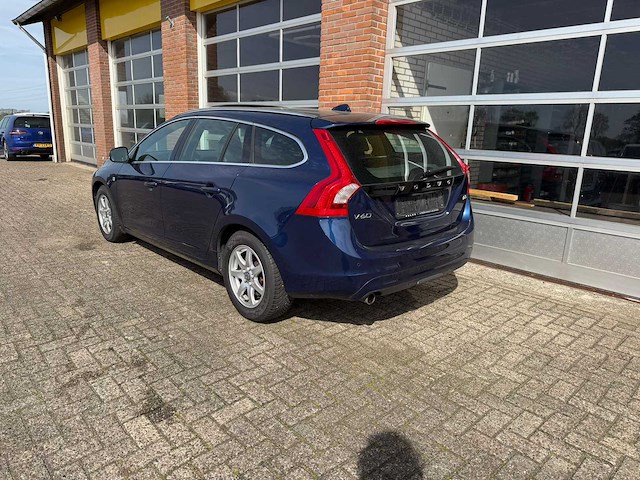 Volvo - v60 - 2.0 d3 o. race bns - personenauto - 2015 - afbeelding 18 van  24