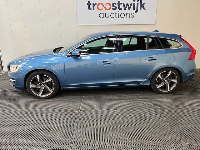 Volvo - v60 - hybride- 2.4 d6 awd - pl.i momentem - personenauto - 2014 - afbeelding 2 van  24