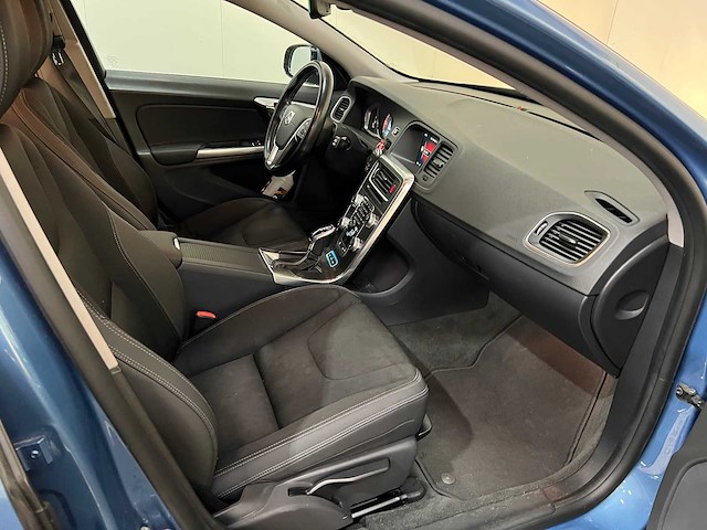 Volvo - v60 - hybride- 2.4 d6 awd - pl.i momentem - personenauto - 2014 - afbeelding 4 van  24