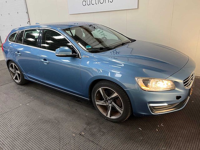 Volvo - v60 - hybride- 2.4 d6 awd - pl.i momentem - personenauto - 2014 - afbeelding 19 van  24